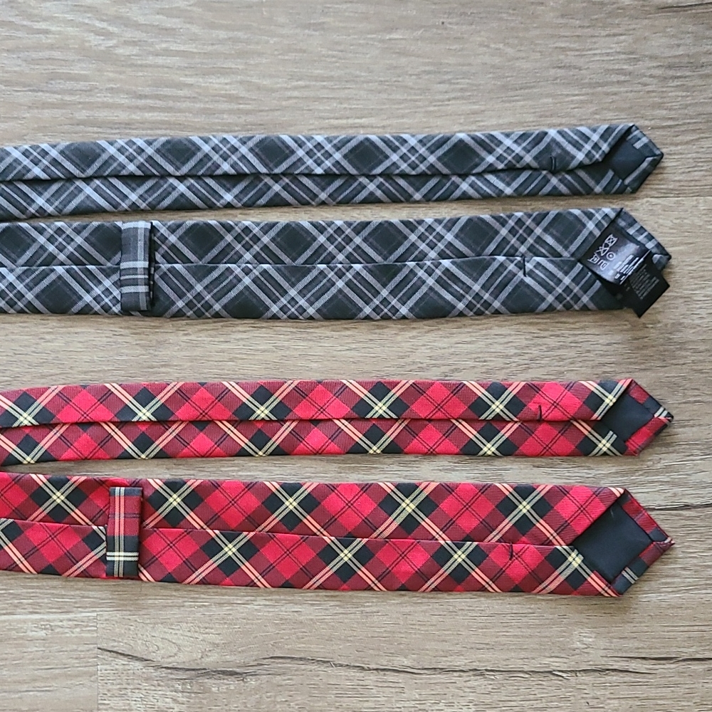 2 H&M plaid skinny ties Red & Gray